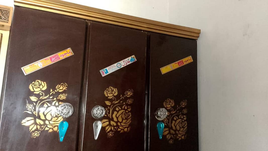 کپڑوں والی الماری 2