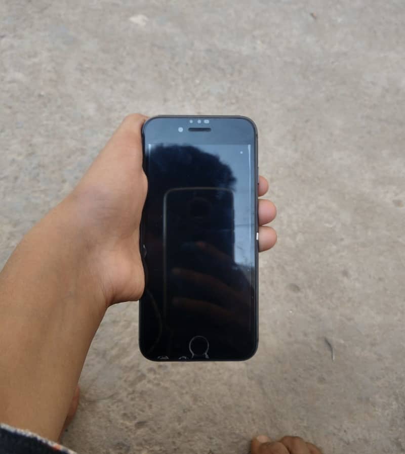 iPhone 8 nice Condition 2