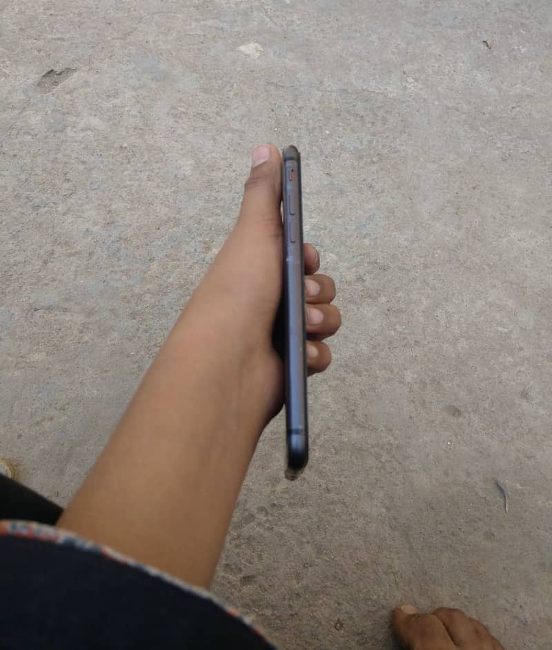 iPhone 8 nice Condition 3