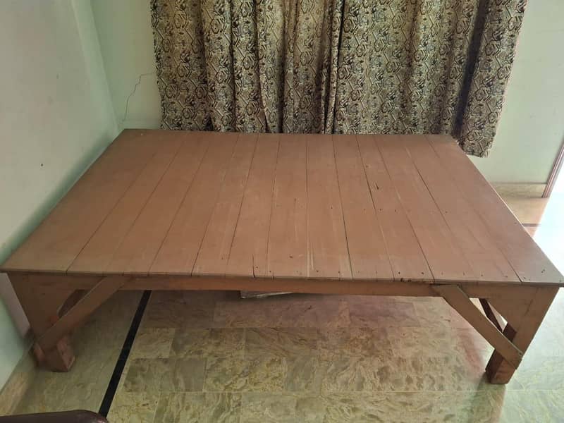 لکڑی کا تخت 2