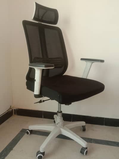 used office chair for sell b17 Islamabad