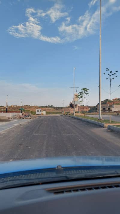 01 Kanal Heighted & Non-Corner Plot For Sale On (Urgent Basis) On (Investor Rate) In Sector B3 Near Family Park In DHA 06 Islamabad