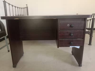Used Office table b17 Islamabad