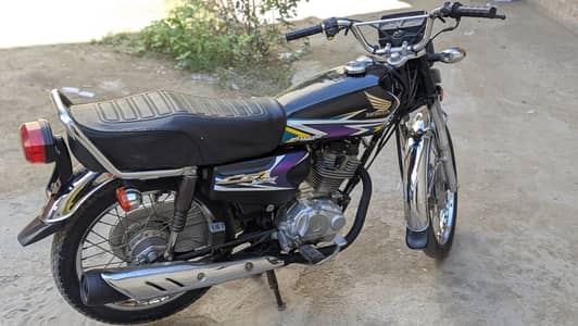 125 looking like new less driven only 20k kilometers in 5 years