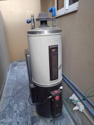 Beetro Company 25 Gallon Conventional Dual (Electric & Gas) Geyser