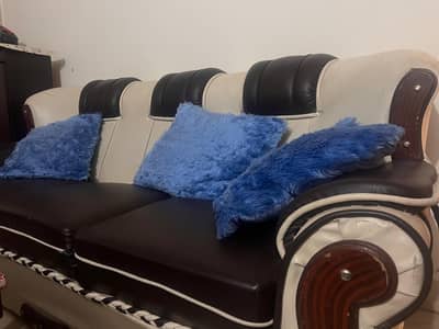 5 seater sofa set and Table