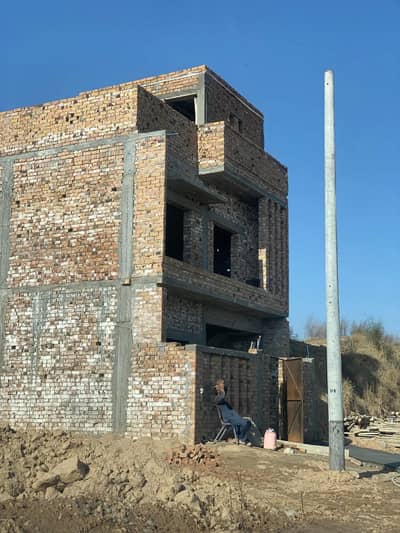 25x50 Sun face level plot very close to park