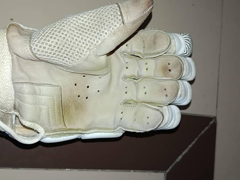 Mids gloves 1