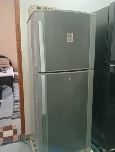 Dawlance refrigerator with stablizer and bottom stand(choki)