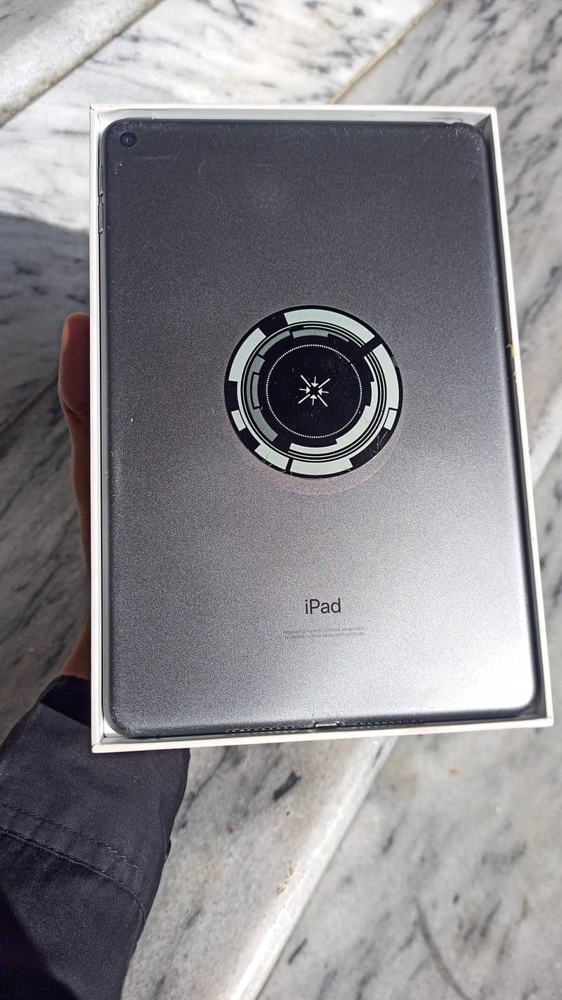 ipad mini 5 with box 0
