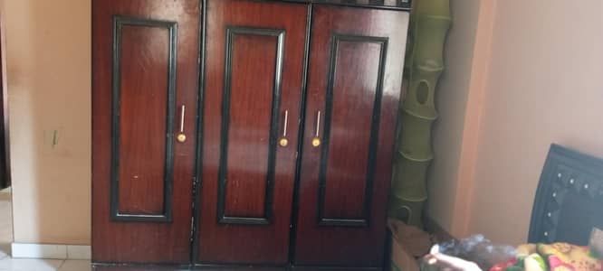 almare devider dressing table