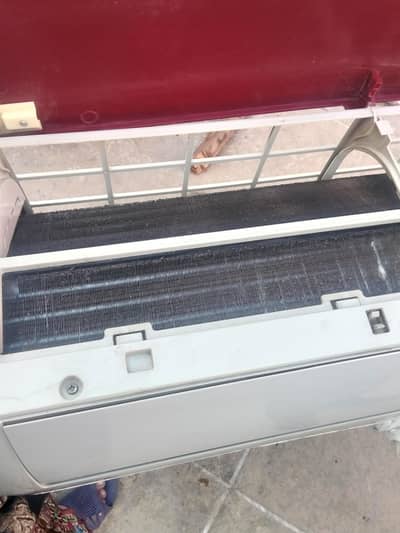 non inverter ac 1.5 ton in very good condition