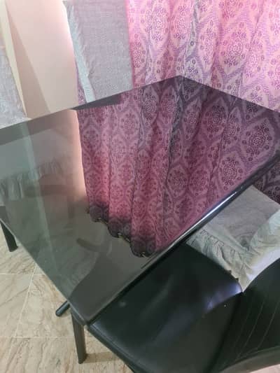 glass dining table with 4 chair
