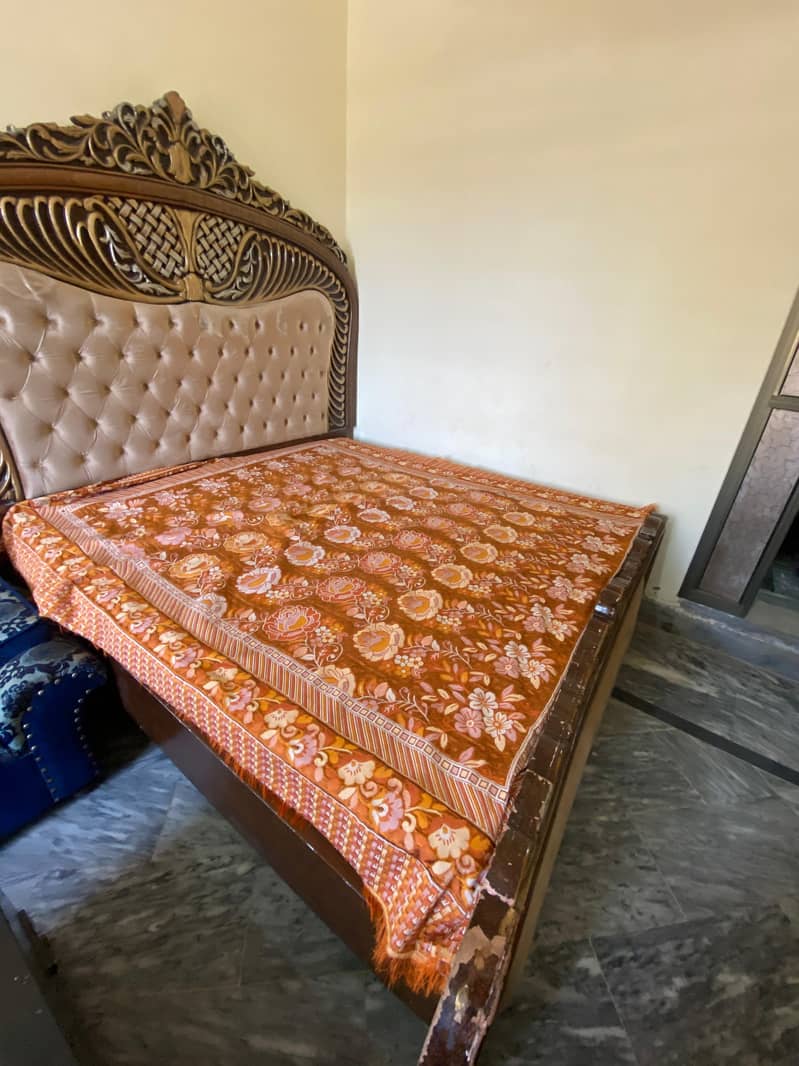 Bed with dressing table 2