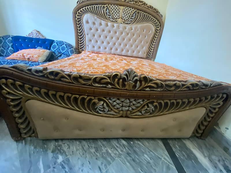 Bed with dressing table 4