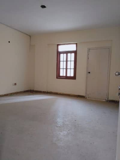 Full floor of 1800 sq. feet 1st floor Flat for office use avaiable for rent in ideal location of Dha.