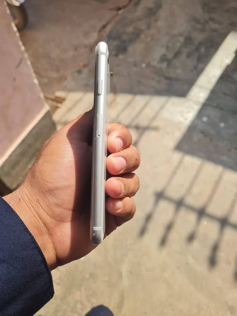 IPhone 8 10/10 condition 2
