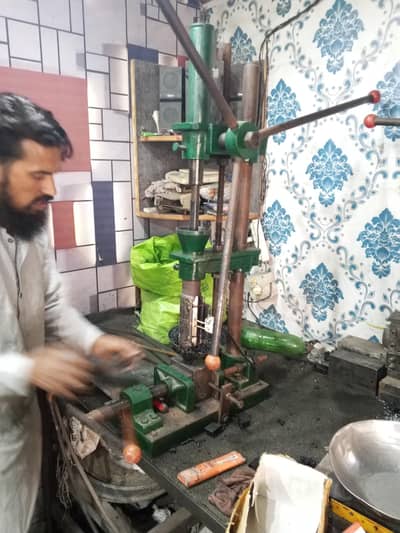 Hand Molding Machine