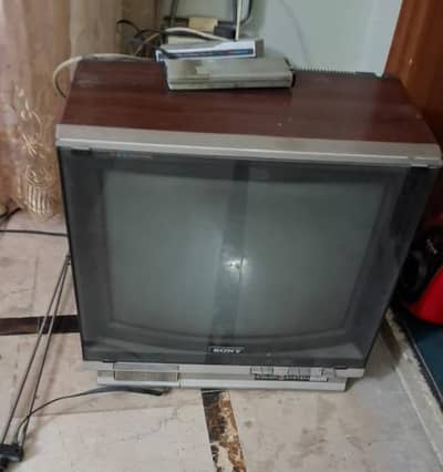 Vintage Sony Trinitron Color CRT TV