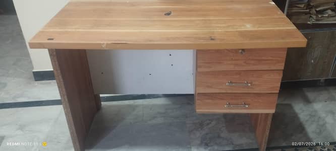 office table in perfect condition