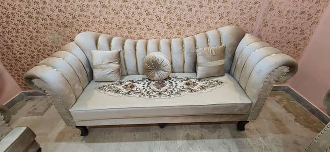 7 seater sofa set for urgent sale