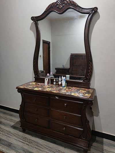 used bed condition new ha bilkol 1 year used hai solid bed ha