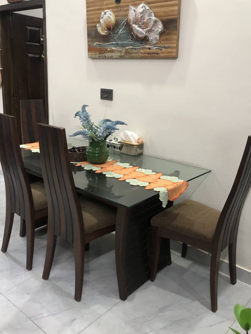 Dining table 0