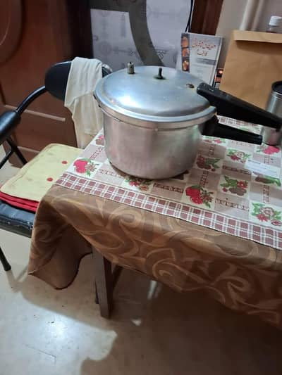 Vintage Aluminum Pressure Cooker