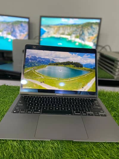 MacBook Air (M1, 2020) -10\10 condition