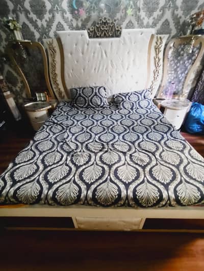 FURNTIURE SET (BED/WEADROBE/DRESSING TABLE& SITTING TABLE)