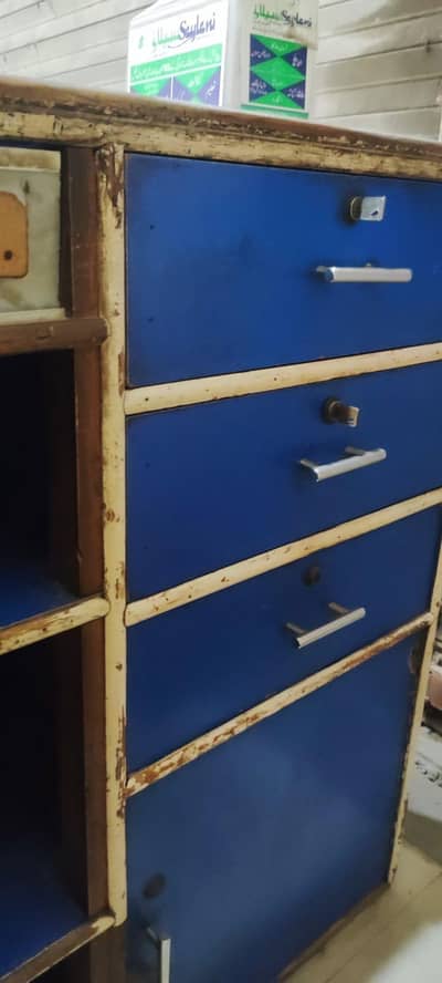 8 racks. 18 door box. 2 counter