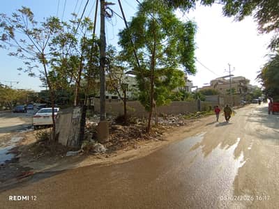 CORNER 400 SQ. YDS PLOT FOR SALE IN BLOCK 3, GULISTAN E JAUAHAR