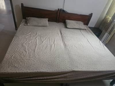 2 Single Beds with 2 Side Tables + Molty Foam – Oak Wood
