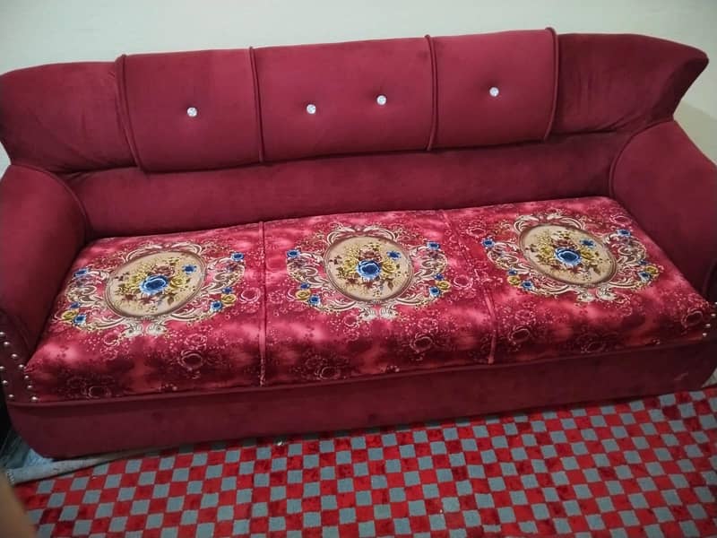 sofa available 0