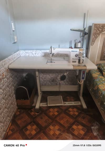 Juki swing machine with surbo