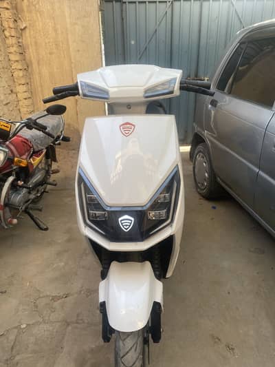Scooty EVEE Roshni X 2026