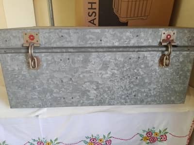 Jisti Paiti (Trunk) , Iron Trunk, Or matti