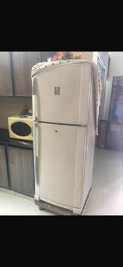 Fridge good condition dawlance large size