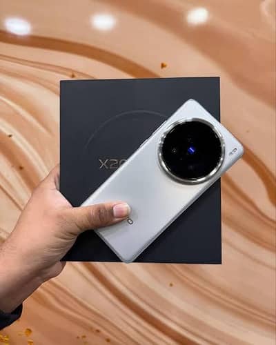 Vivo x200 Pro Almost New Warranty till October End 100% Battery Health