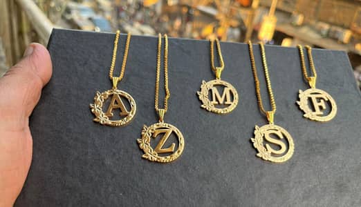 NAME CUSTOMIZE GOLD PLATED locket.