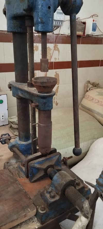 Hand Moulding Machine