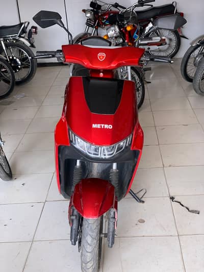 Metro T9 Electric Scooty