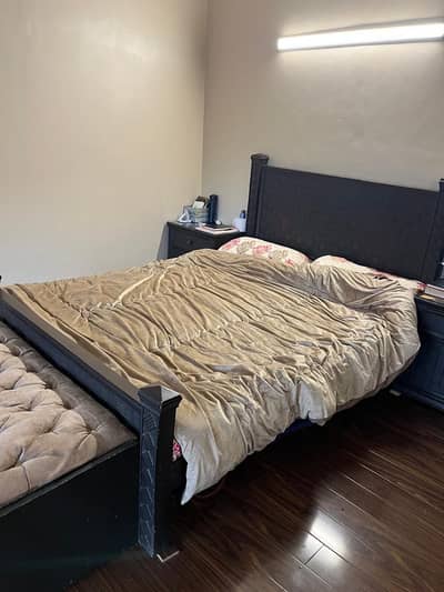 Bed Set with two side tables