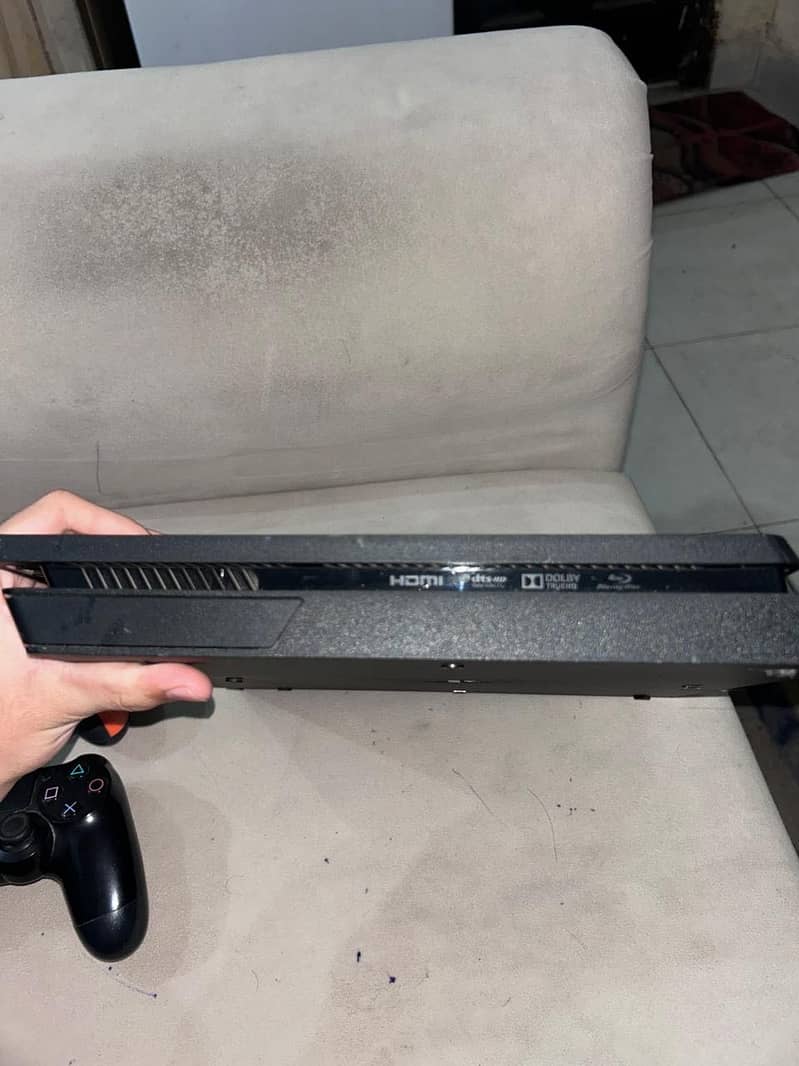 PS4 slim 1