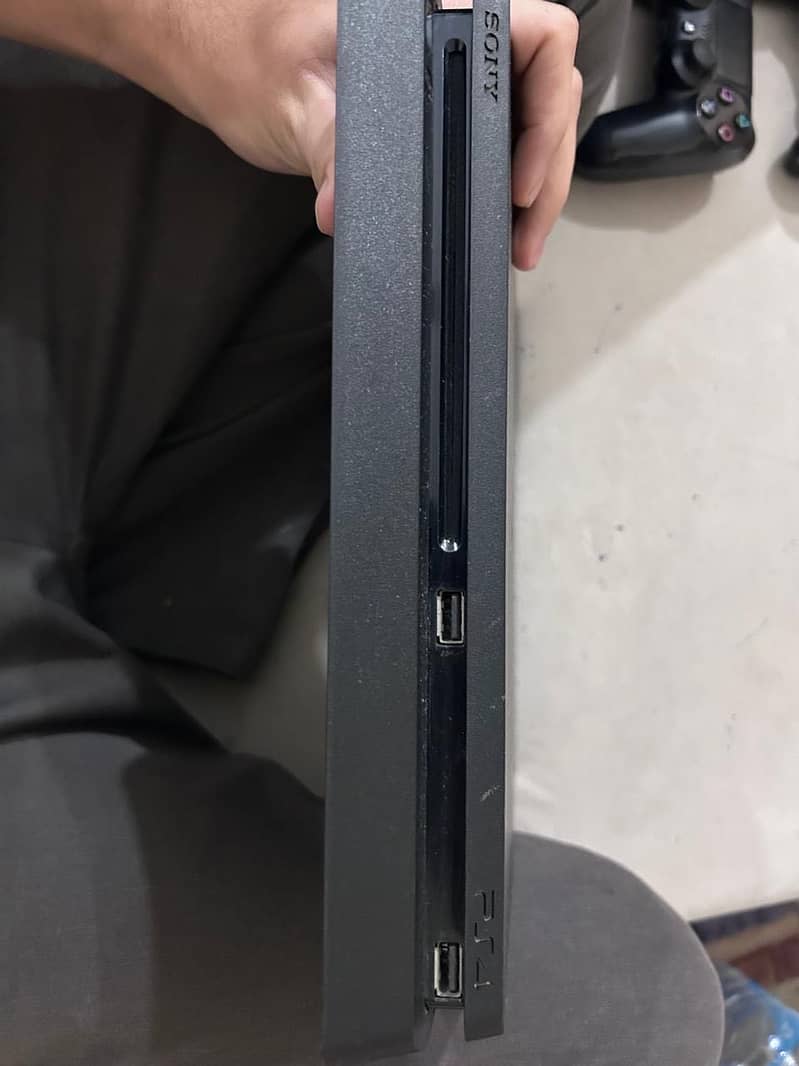 PS4 slim 3