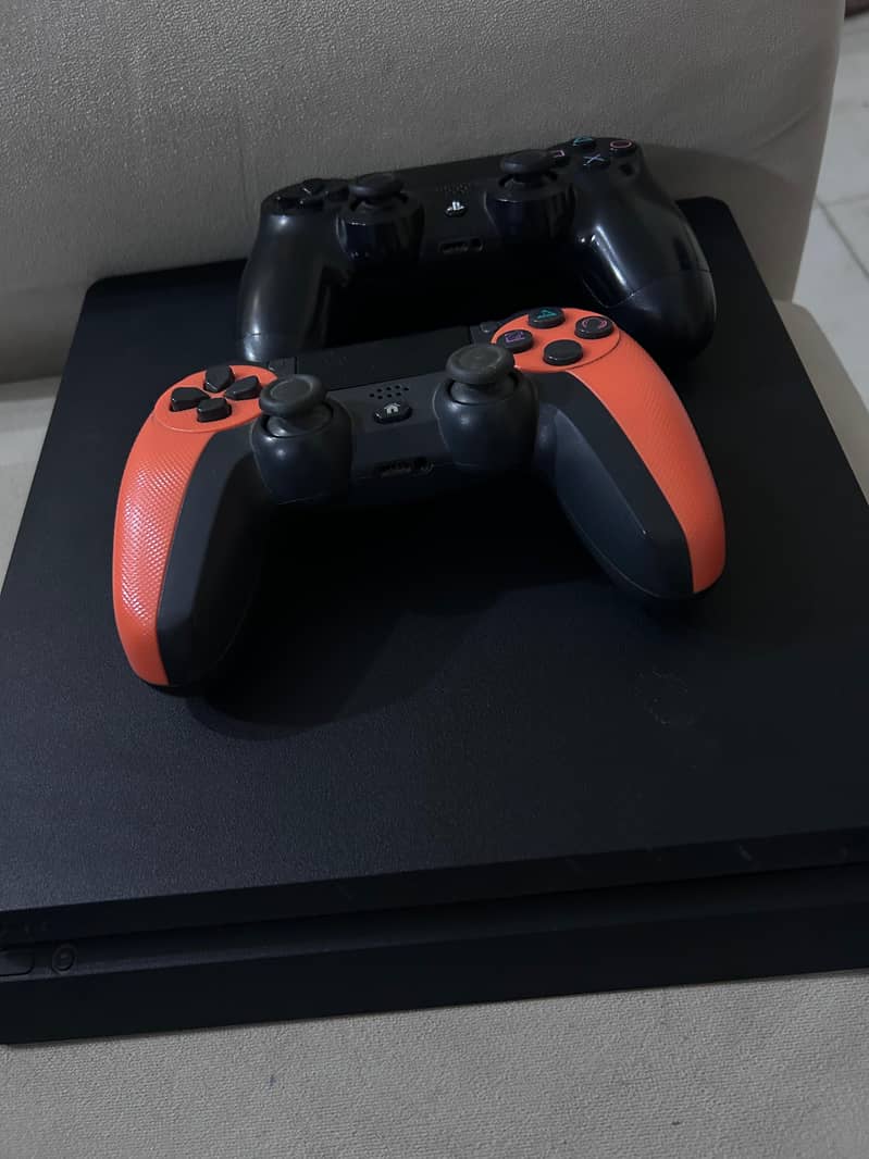 PS4 slim 5
