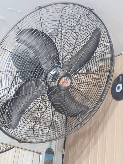 Royal Fan Jumbo 24 inches new also small side fan