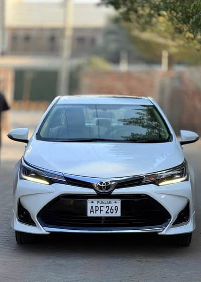 Toyota Altis 1.6 full option sunroof.