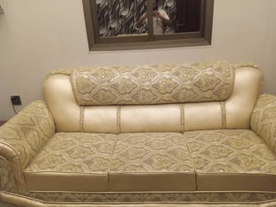 Chinyoti Sofa Set with Covers