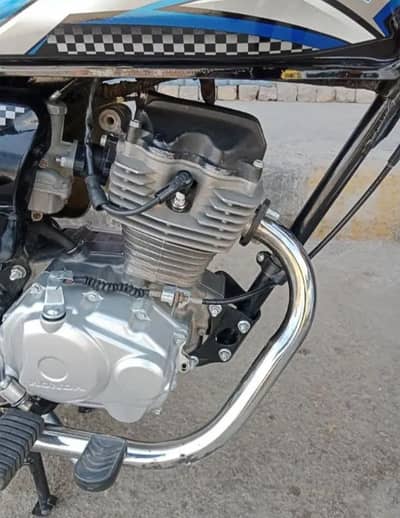 Honda 125cc model 2009 contact WhatsApp 03, 27 35 83 369